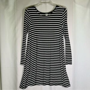 Old‎ Navy Women's size Small Black and White Striped Dress Long Sleeved Stretch